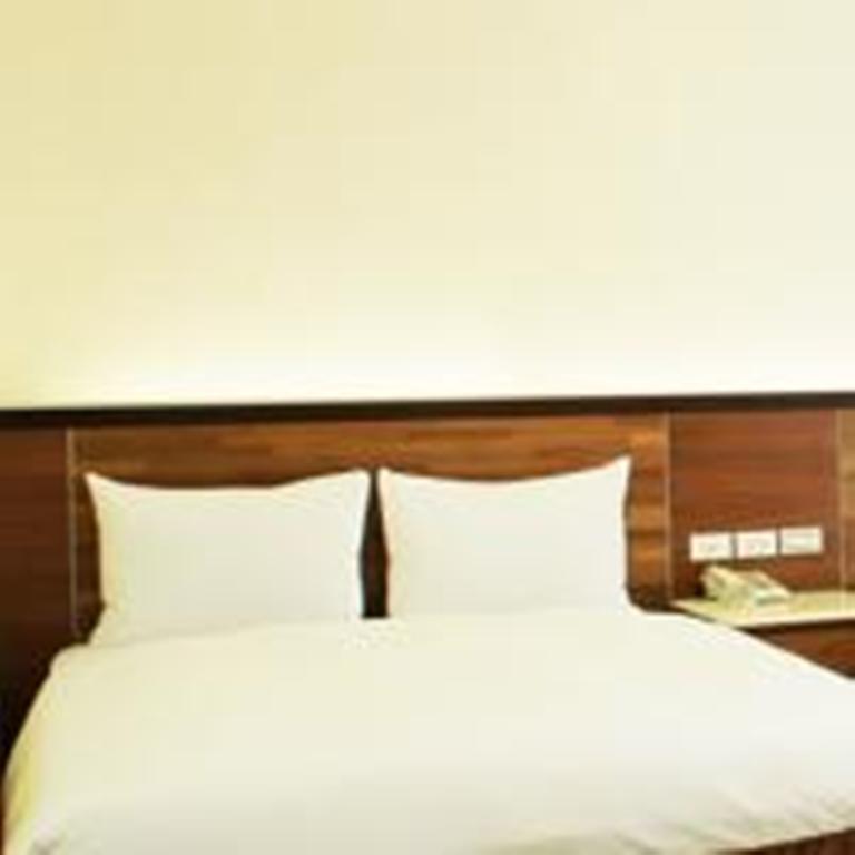Puyisy Business Hotel Hsinchu City Exterior photo